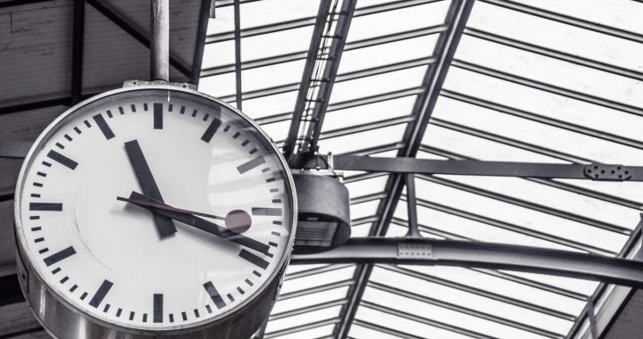 https://www.pexels.com/photo/time-train-station-clock-deadline-4090