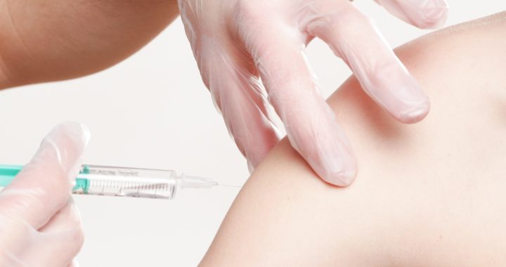 https://pixabay.com/nl/photos/vaccinatie-impfspritze-medische-2722937/